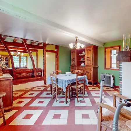 2 Bedroom In Hébergement de vacances Le Thil-Riberpré